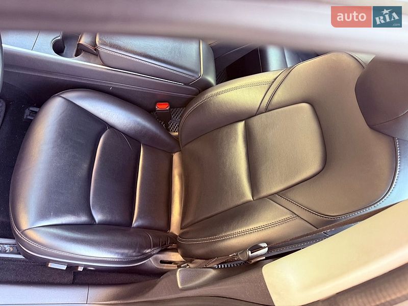 Седан Tesla Model 3 2018 в Львове