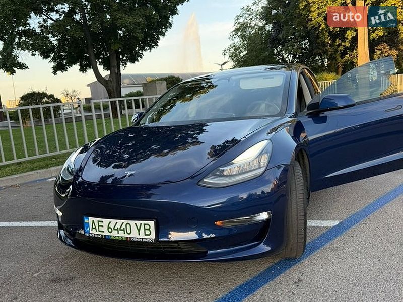 Седан Tesla Model 3 2020 в Дніпрі