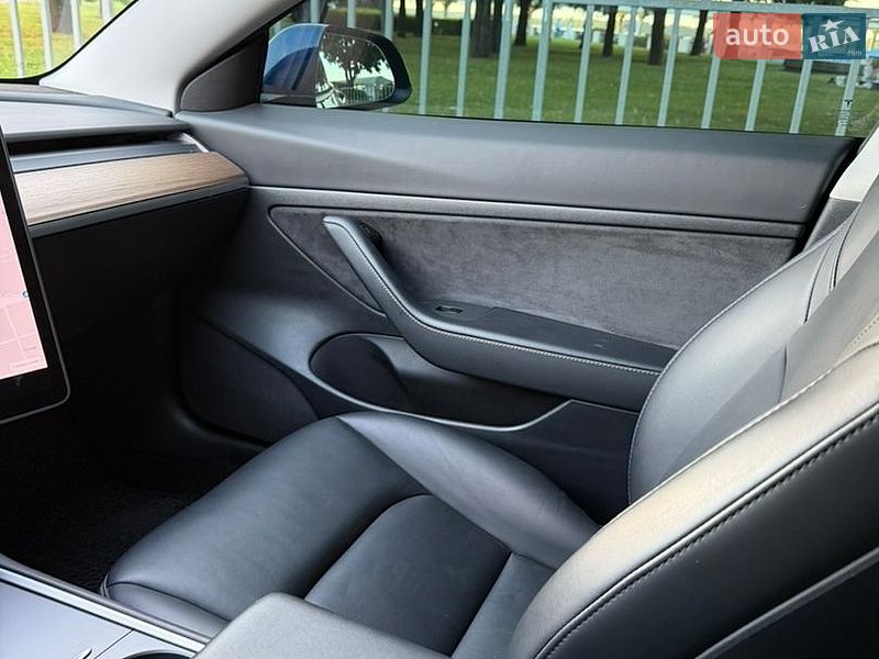 Седан Tesla Model 3 2020 в Дніпрі