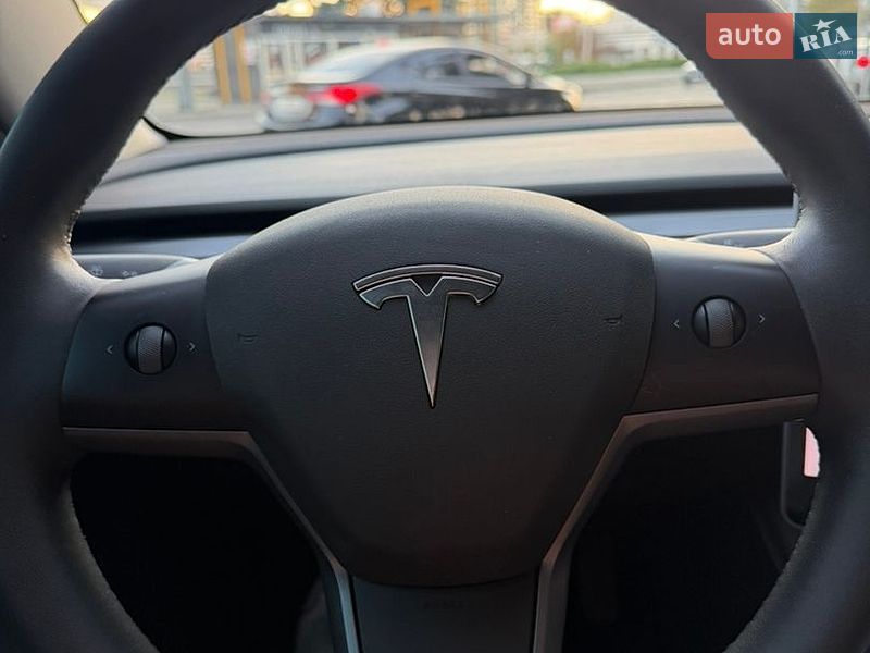 Седан Tesla Model 3 2020 в Дніпрі