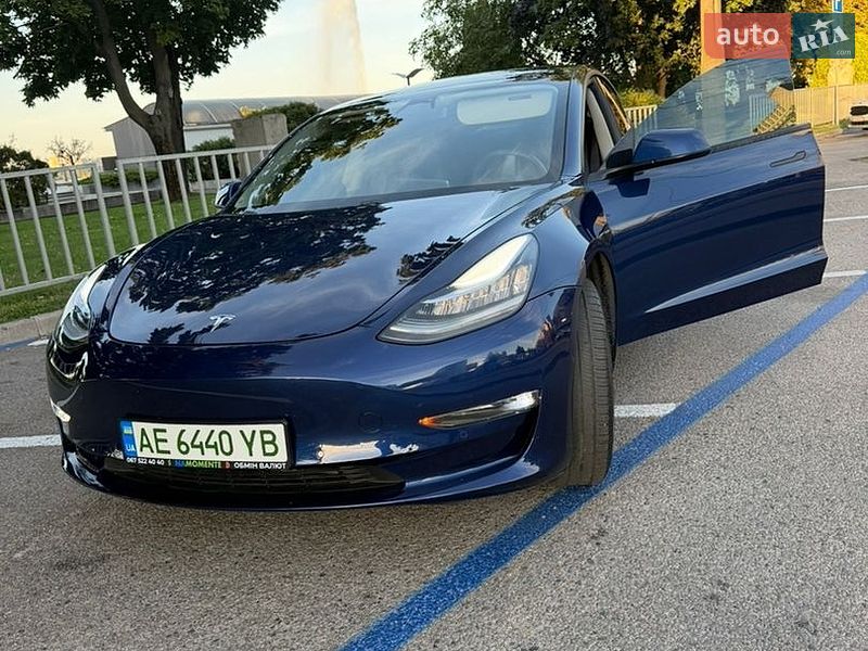 Седан Tesla Model 3 2020 в Дніпрі