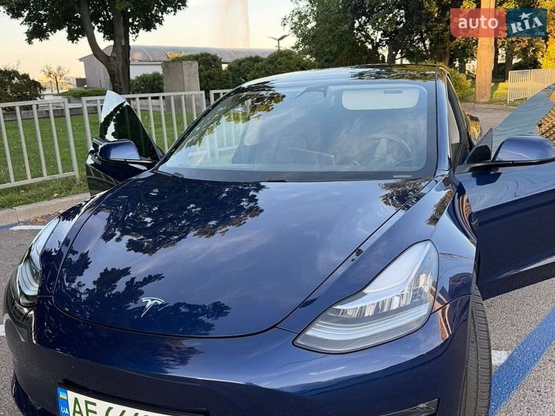 Седан Tesla Model 3 2020 в Дніпрі