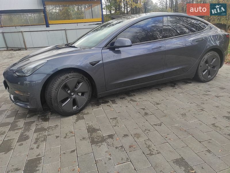Седан Tesla Model 3 2022 в Долине