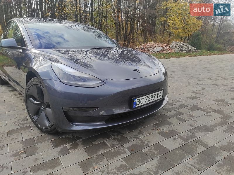 Седан Tesla Model 3 2022 в Долине