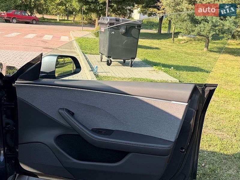 Седан Tesla Model 3 2025 в Калуше