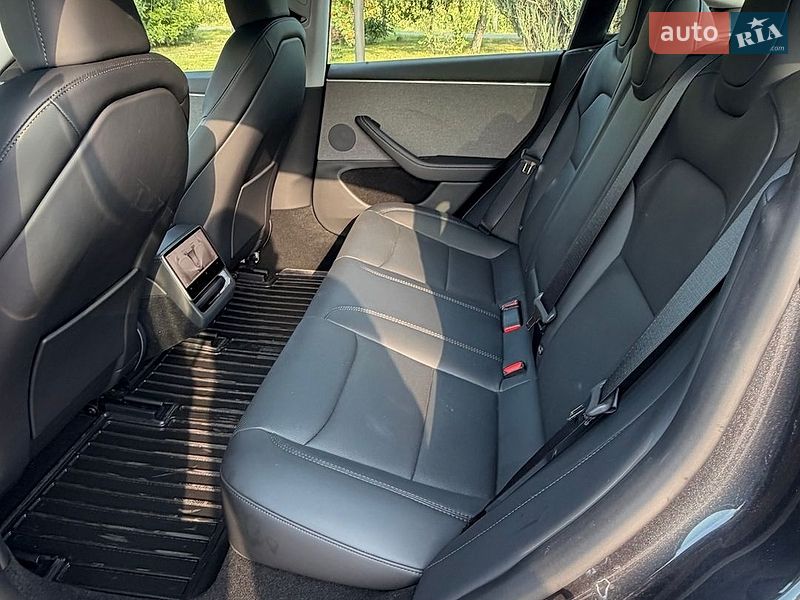 Седан Tesla Model 3 2025 в Калуше