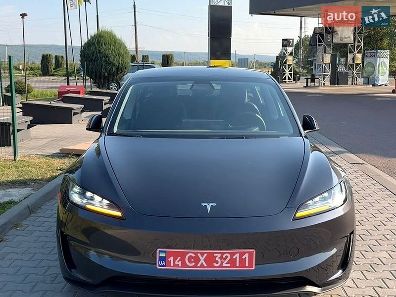 Седан Tesla Model 3 2025 в Калуше