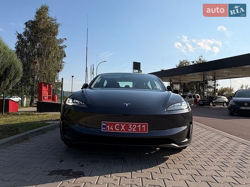 Седан Tesla Model 3 2025 в Калуше