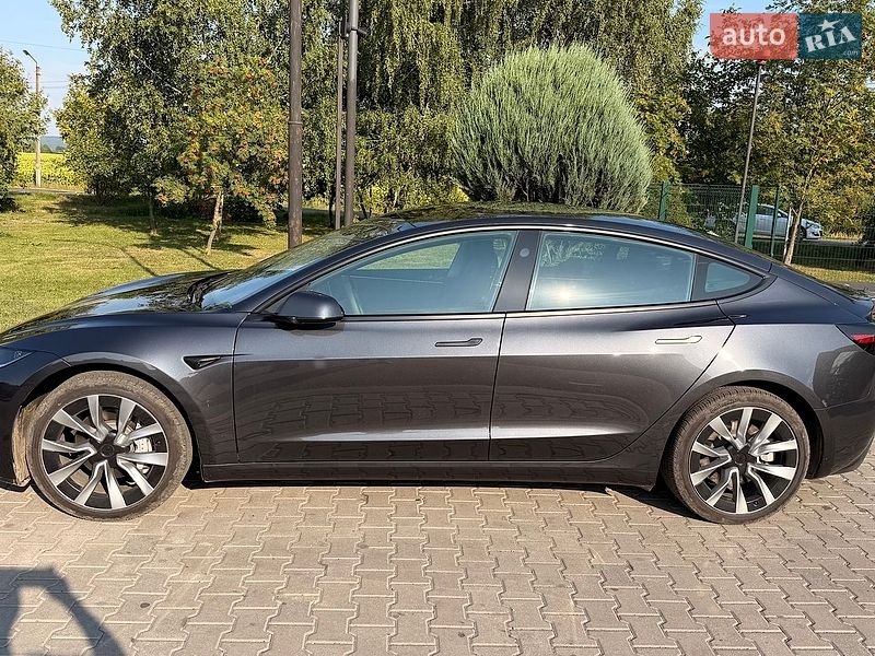 Седан Tesla Model 3 2025 в Калуше