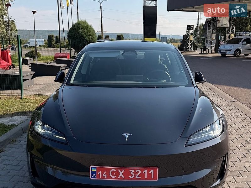 Седан Tesla Model 3 2025 в Калуше