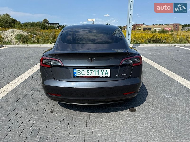 Седан Tesla Model 3 2018 в Львове