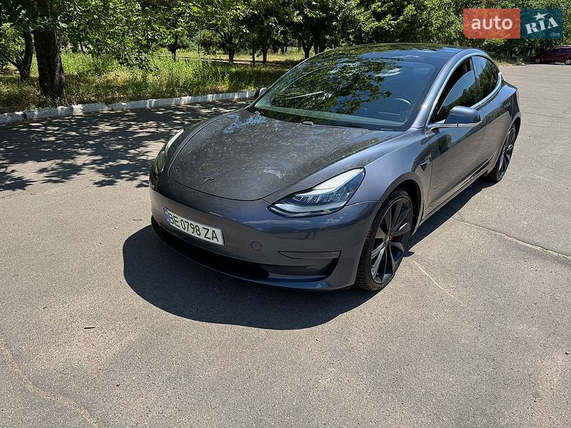Седан Tesla Model 3 2020 в Миколаєві