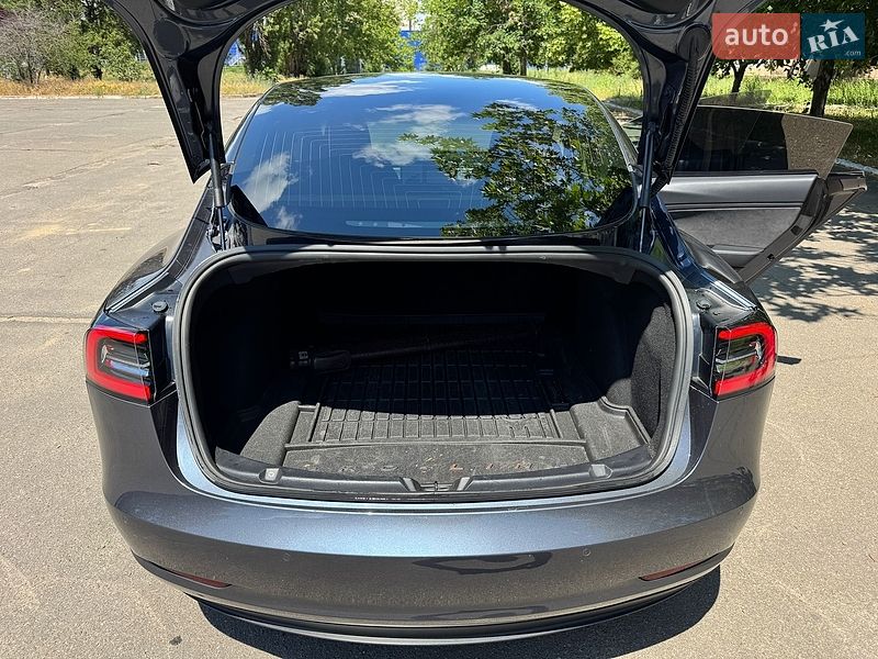 Седан Tesla Model 3 2020 в Миколаєві