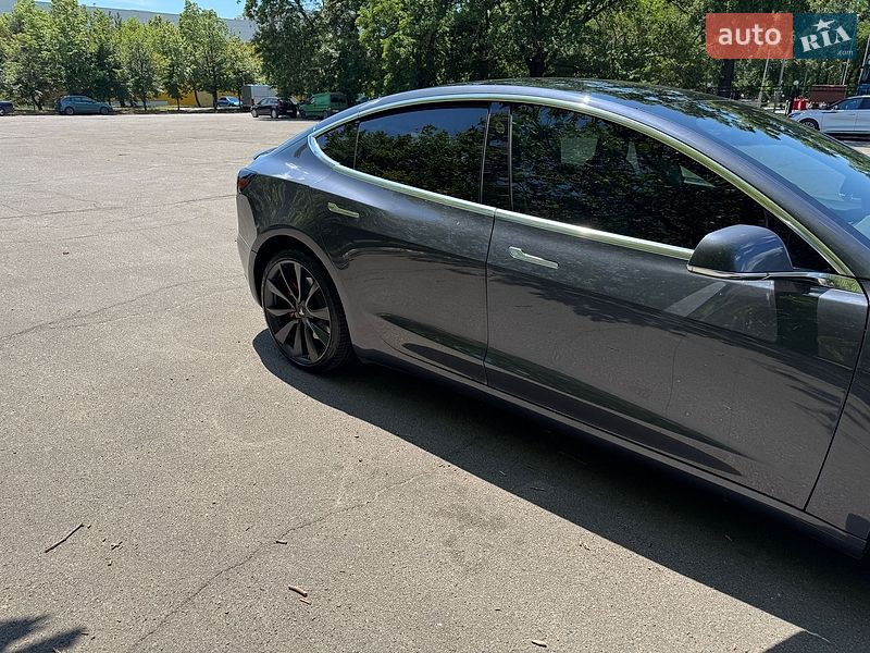 Седан Tesla Model 3 2020 в Миколаєві