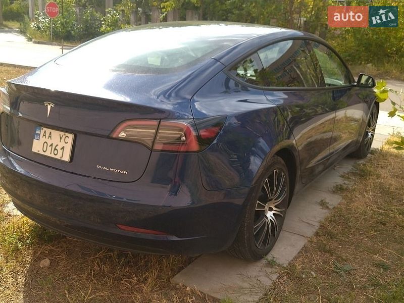 Седан Tesla Model 3 2021 в Києві