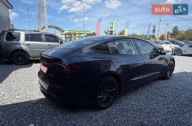 Седан Tesla Model 3 2025 в Стрию