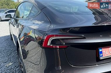 Седан Tesla Model 3 2025 в Стрию