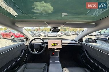Седан Tesla Model 3 2025 в Стрию