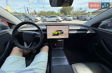 Седан Tesla Model 3 2025 в Стрию
