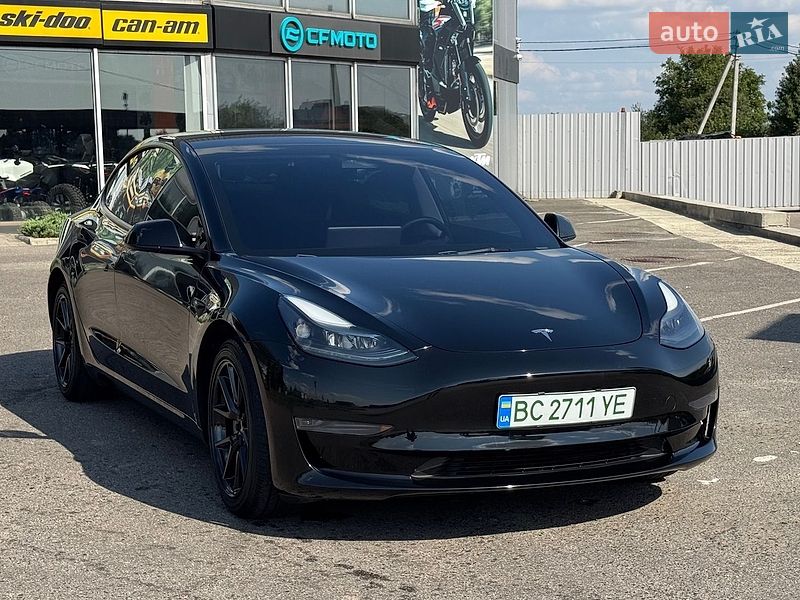 Седан Tesla Model 3 2023 в Львове