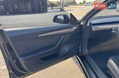 Седан Tesla Model 3 2023 в Львове
