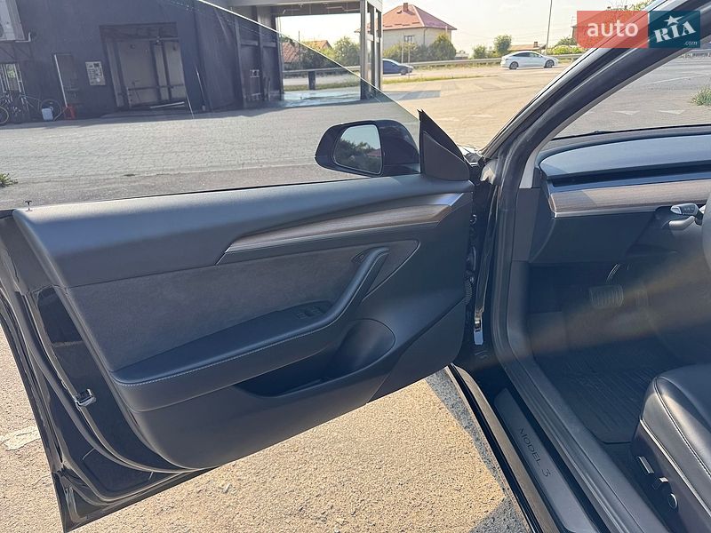 Седан Tesla Model 3 2023 в Львове