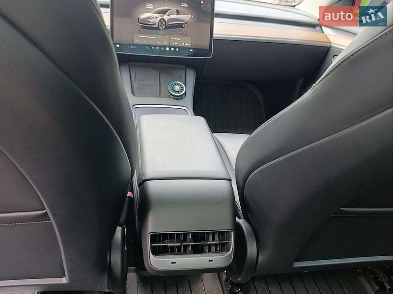 Седан Tesla Model 3 2022 в Киеве