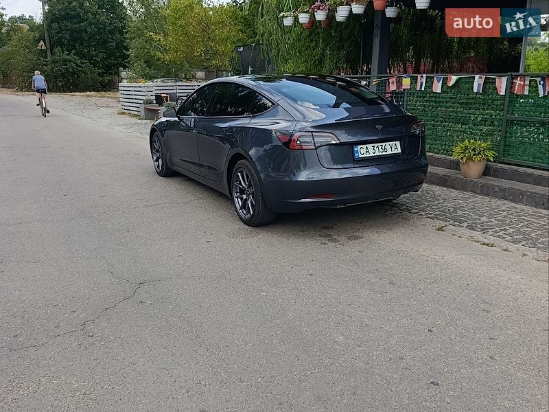 Седан Tesla Model 3 2022 в Киеве