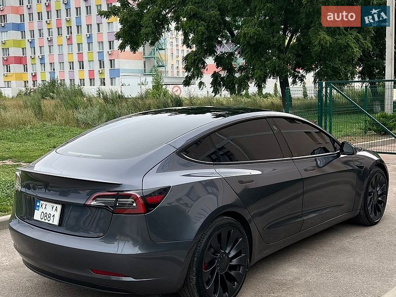 Седан Tesla Model 3 2023 в Харкові