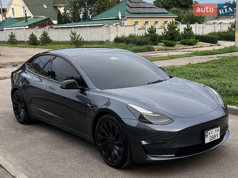 Седан Tesla Model 3 2023 в Харкові