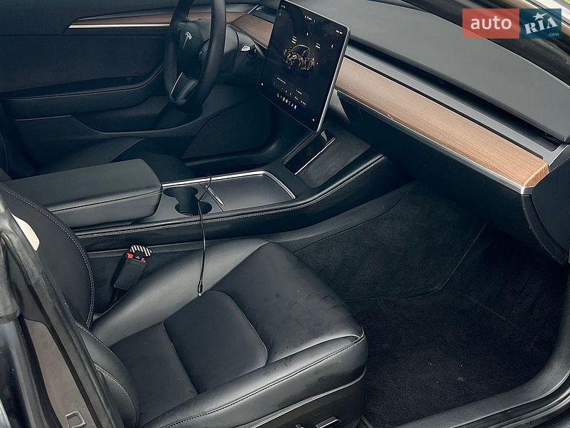 Седан Tesla Model 3 2023 в Харкові