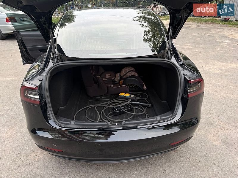Седан Tesla Model 3 2019 в Виннице