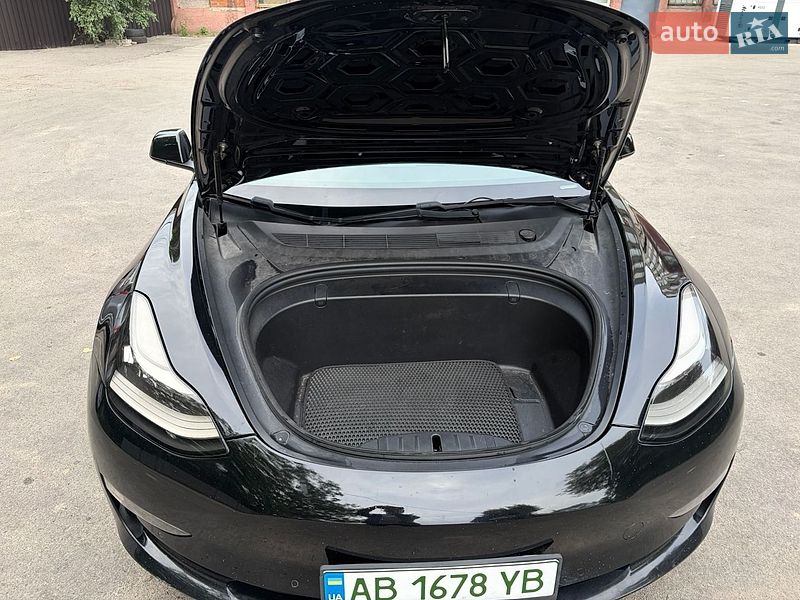 Седан Tesla Model 3 2019 в Виннице