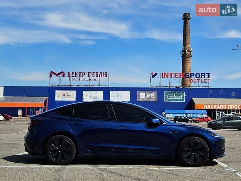 Седан Tesla Model 3 2024 в Львові