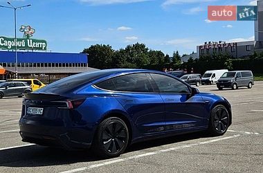 Седан Tesla Model 3 2024 в Львові