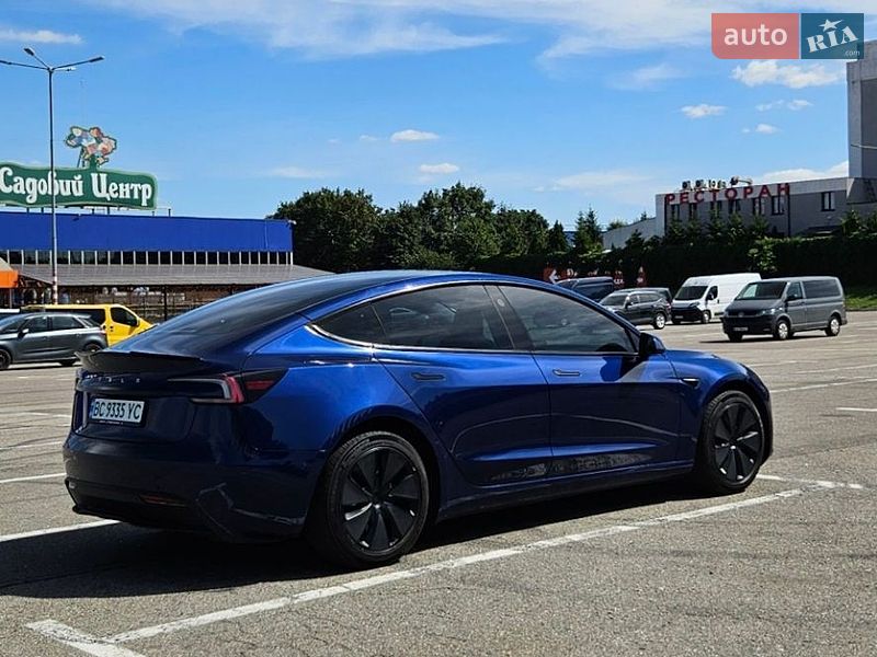 Седан Tesla Model 3 2024 в Львові