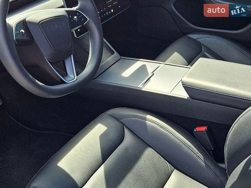 Седан Tesla Model 3 2024 в Львові