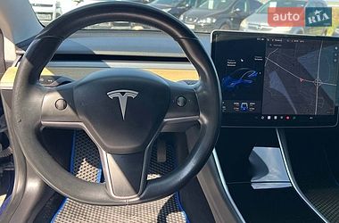 Седан Tesla Model 3 2019 в Львове