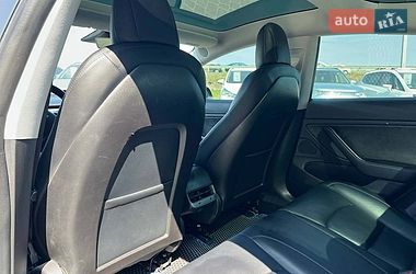 Седан Tesla Model 3 2019 в Львове