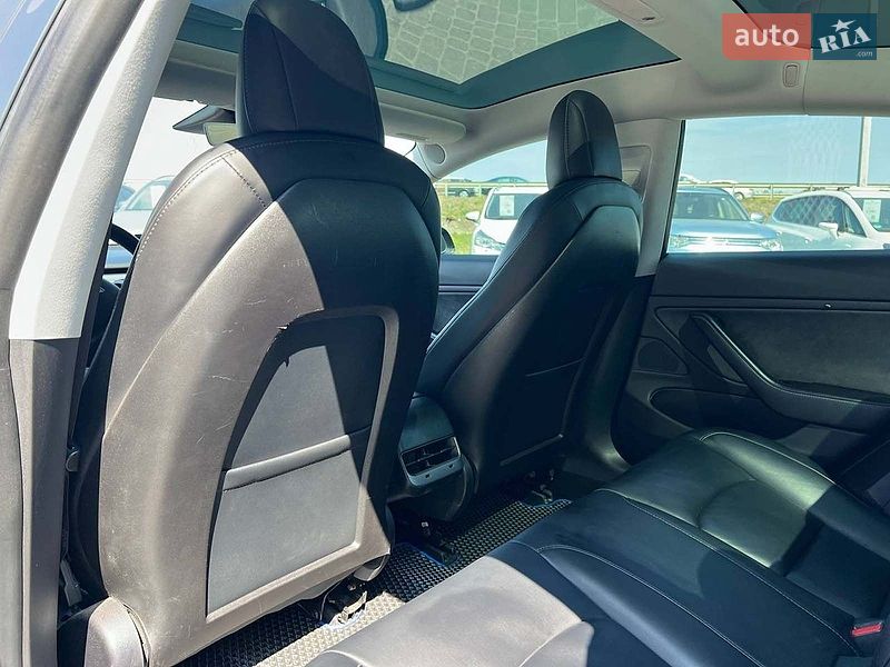 Седан Tesla Model 3 2019 в Львове