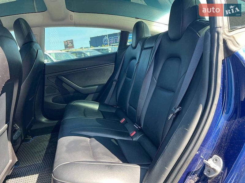 Седан Tesla Model 3 2019 в Львове