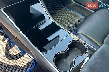Седан Tesla Model 3 2019 в Львове