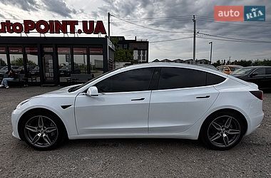 Седан Tesla Model 3 2019 в Білогородці