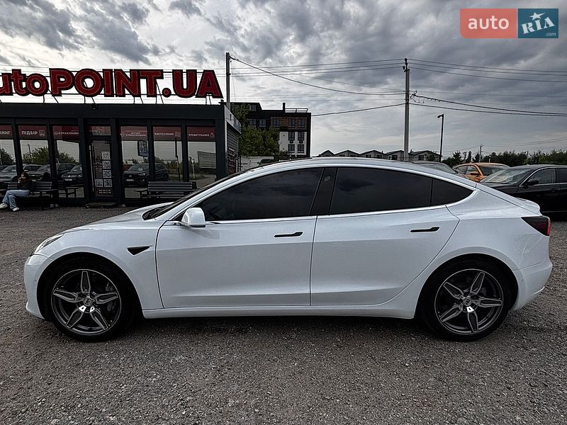 Седан Tesla Model 3 2019 в Білогородці