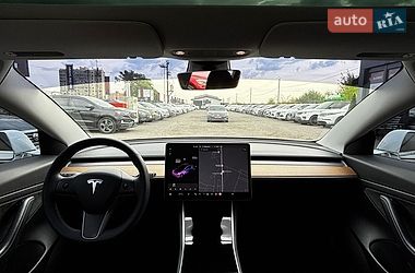 Седан Tesla Model 3 2019 в Білогородці
