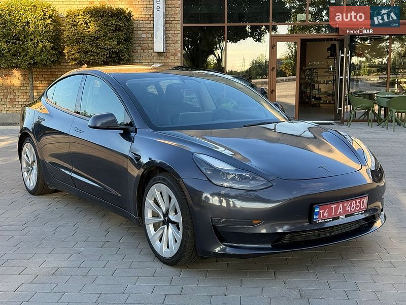 Седан Tesla Model 3 2022 в Луцьку