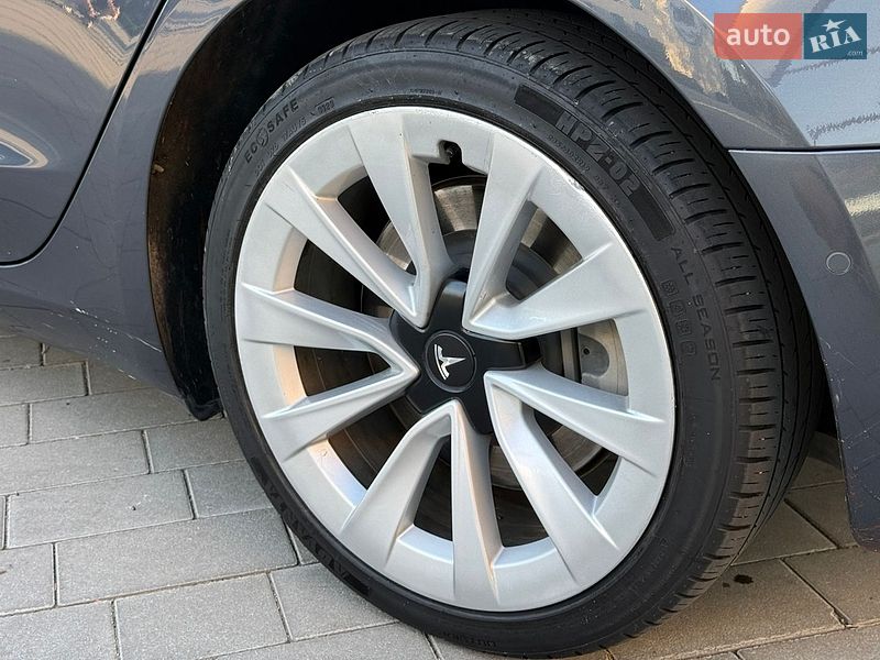 Седан Tesla Model 3 2022 в Луцьку