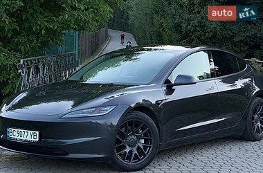 Седан Tesla Model 3 2024 в Львове