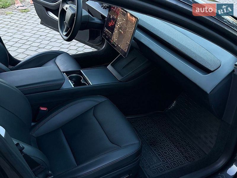 Седан Tesla Model 3 2024 в Львові