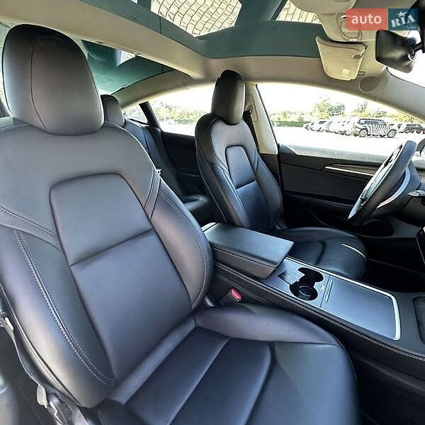 Седан Tesla Model 3 2022 в Вінниці